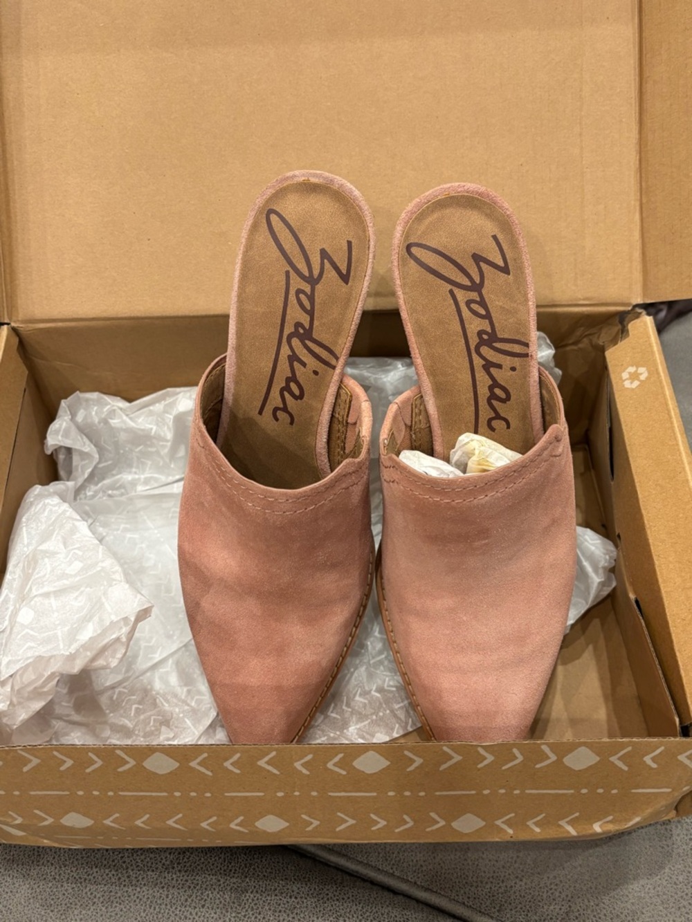 Sleek Slip-On Suede Mules in Dusty Rose suede by zodiac - Picture 9 of 10